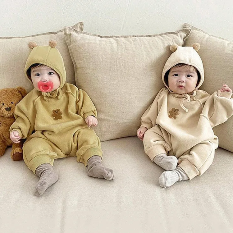 

2026 весенние комбинезоны для маленьких девочек, жаккардовые комбинезоны с медведем для новорожденных девочек, детские боди для маленьких мальчиков, комбинезоны для младенцев + шапка