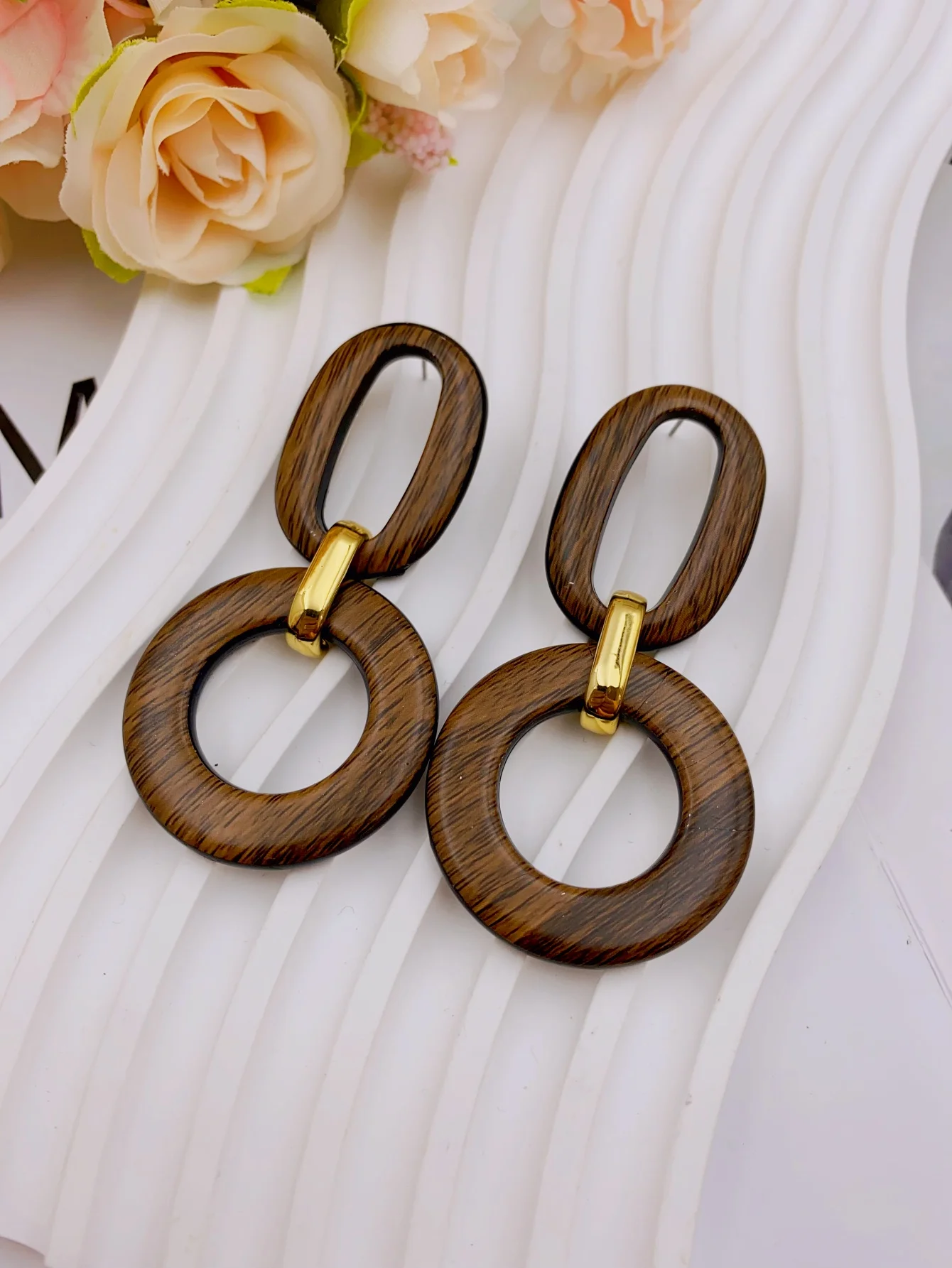 Classic Necklace and Earrings Set - Sophisticated and Timeless, Ideal for Formal Events