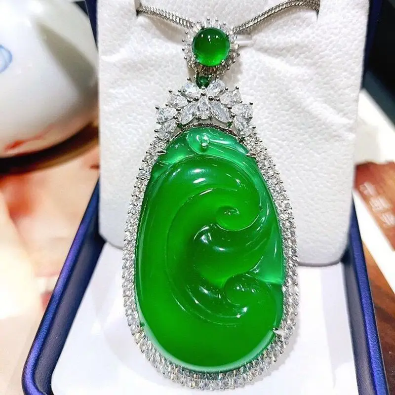 

Natural Agate Inlaid Green Chalcedony Wishful Pendant Women's Fashion Necklace Jewelry