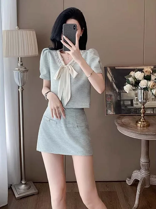 Conjunto de Dos Piezas de Verano, Falda Corta y Vestido de Manga Larga con Cuello en V, Elegante y Juvenil, en Fibra de Poliéster