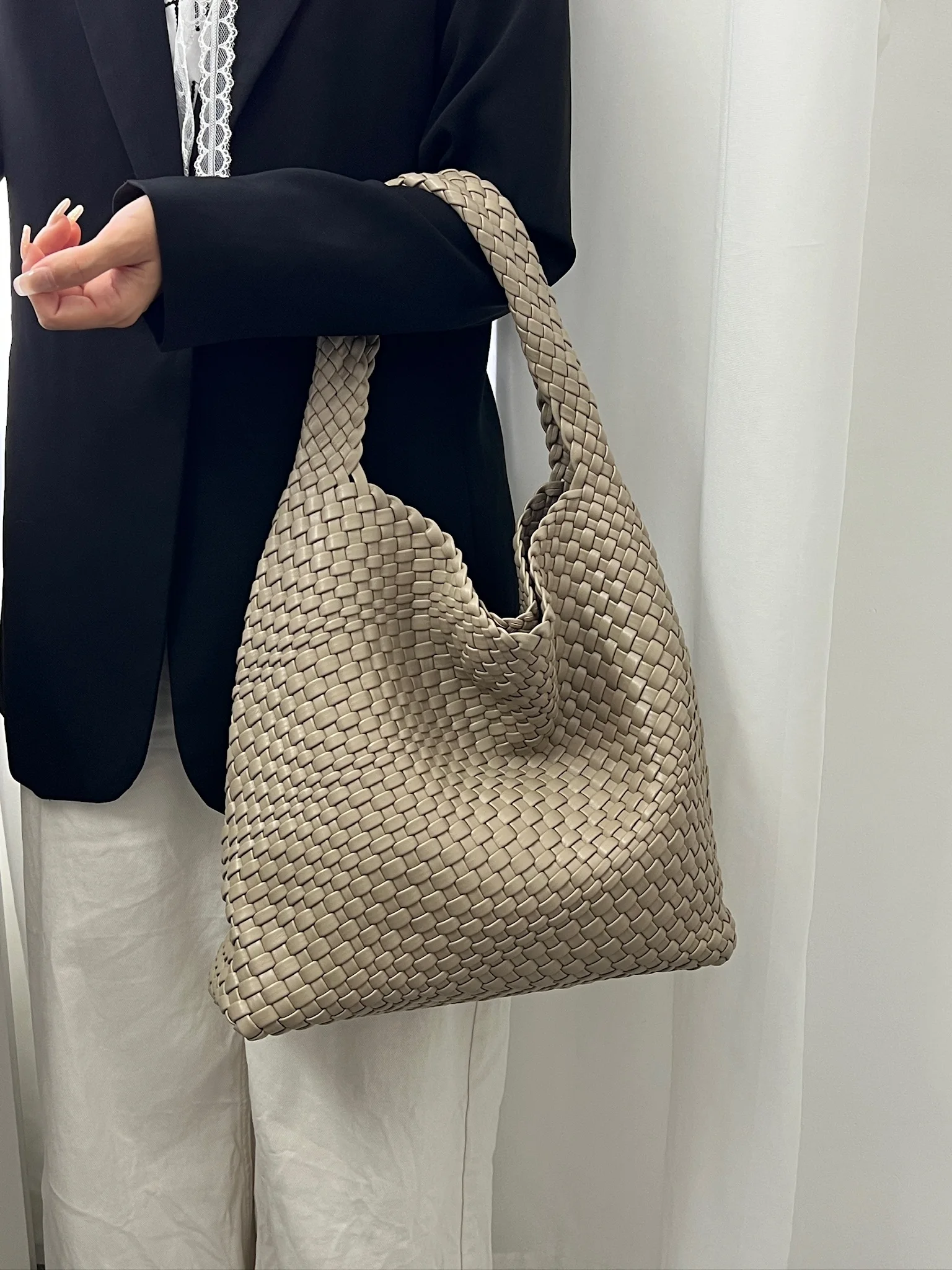 

Women Shoulder Bag 2025 Trend PU Woven Tote Braided Handbag Luxury Designer Fashion Versatile Purse