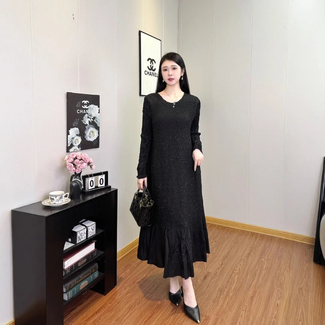 

Miyake Loose Large Size Casual Solid Color Folds Dress Women's Round Neck Long Sleeve Loose Waist Dresses 2025 Summer New Tide