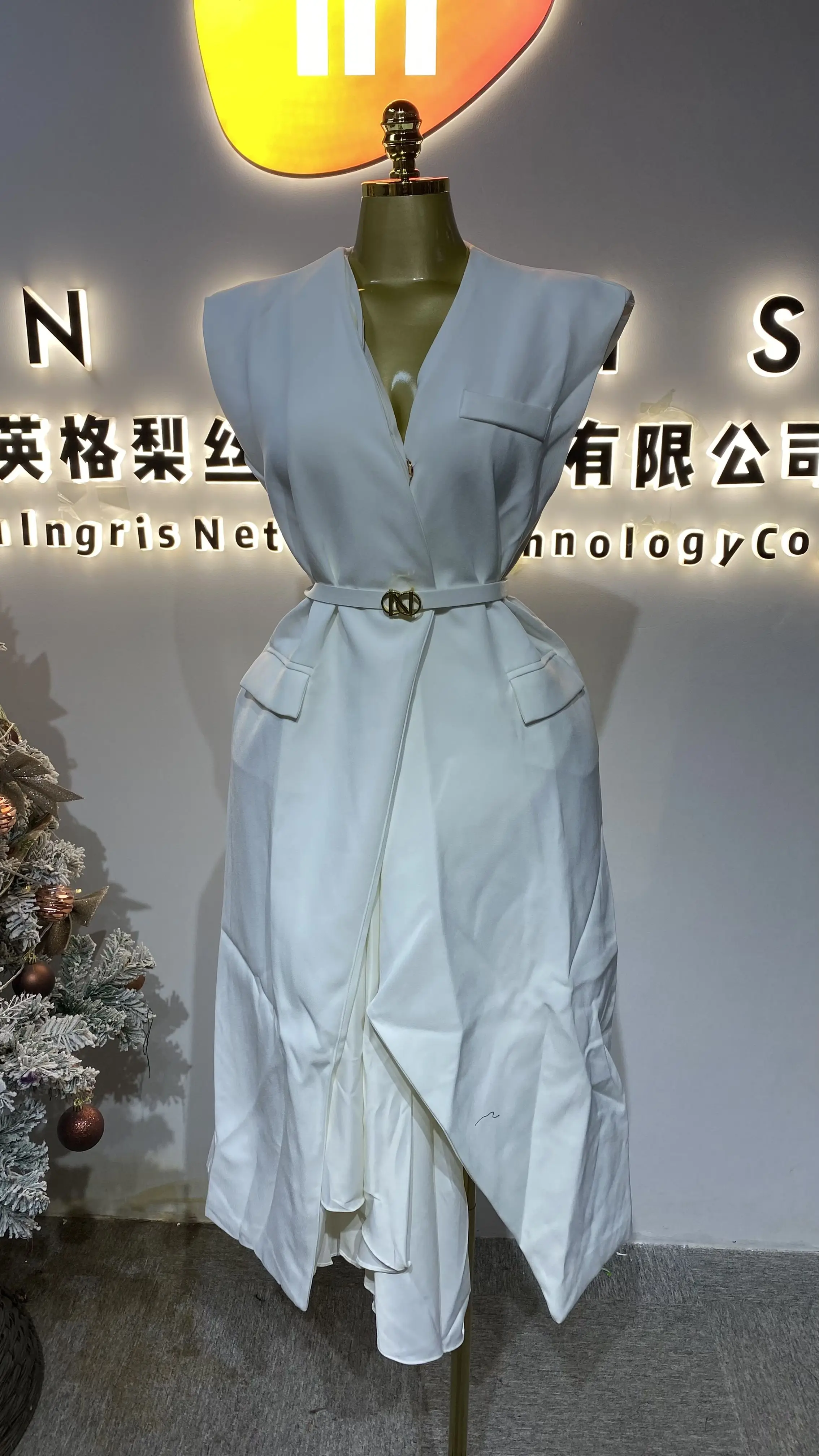 2026年夏新作Aラインポリエステルスーツドレス、無地、フォ - Women Formal Wear With Tie のレビューと価格