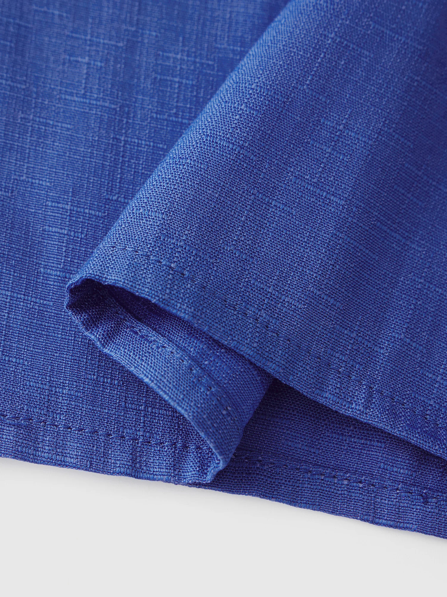 سترة نسائية كاجوال بأكمام قصيرة ورقبة على شكل حرف V مع تفاصيل أزرار وفتحات جانبية لملابس عطلة الصيف على الشاطئ