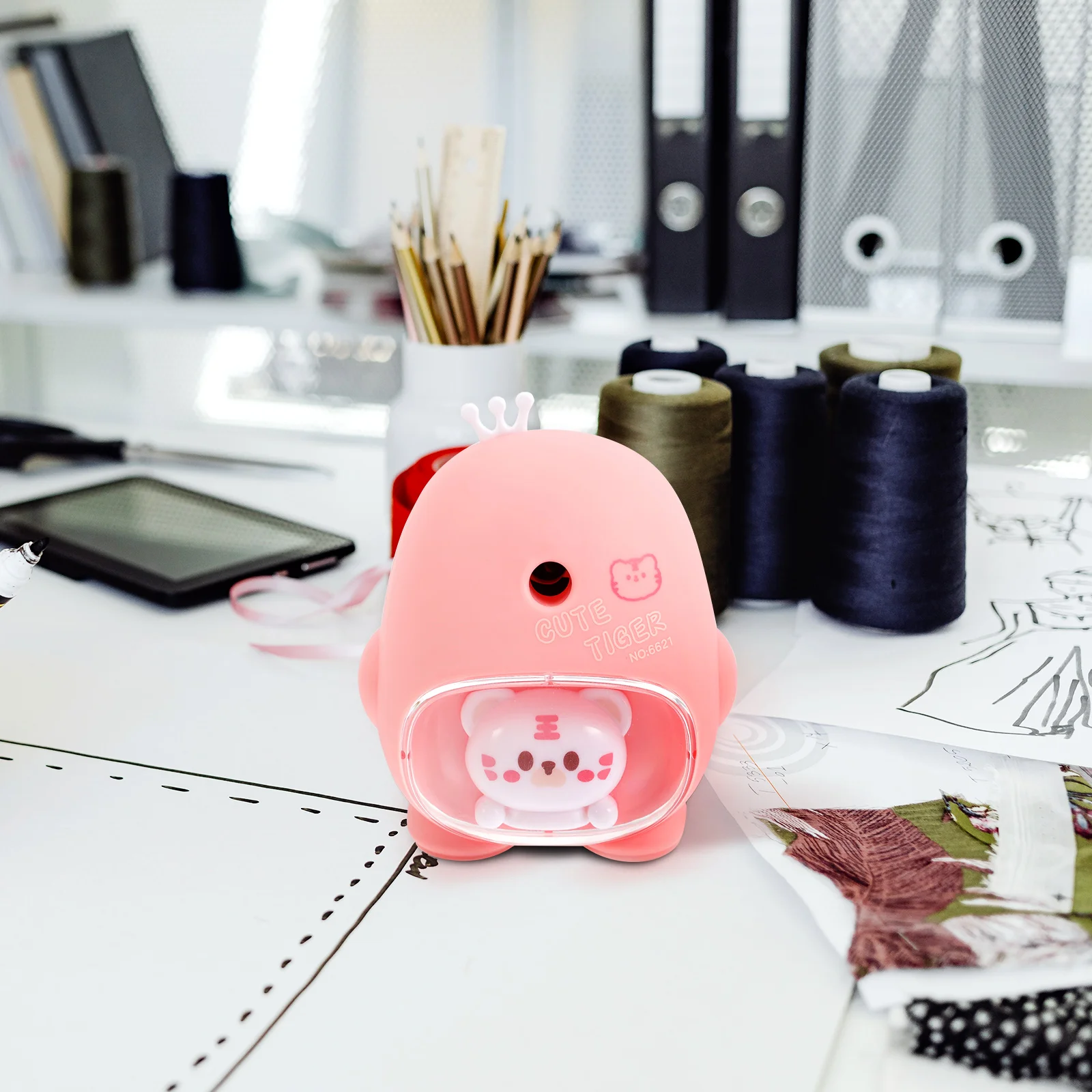 Simpatico cartone animato per bambini Manuale Scatola per trucioli di grande capacità Colore brillante Materiale scolastico di cancelleria per studenti Matita di plastica portatile