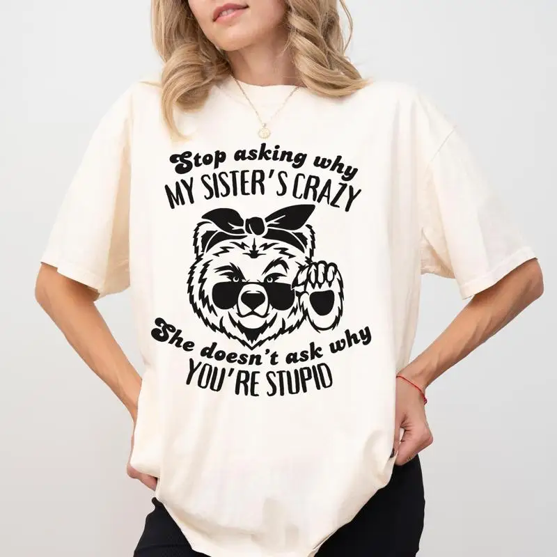 Pare de preguntarte por qué la loca de mi hermana, no lo solicite eres estúpido, camisas de hermana Svg, camisa divertida, regalos para el oso