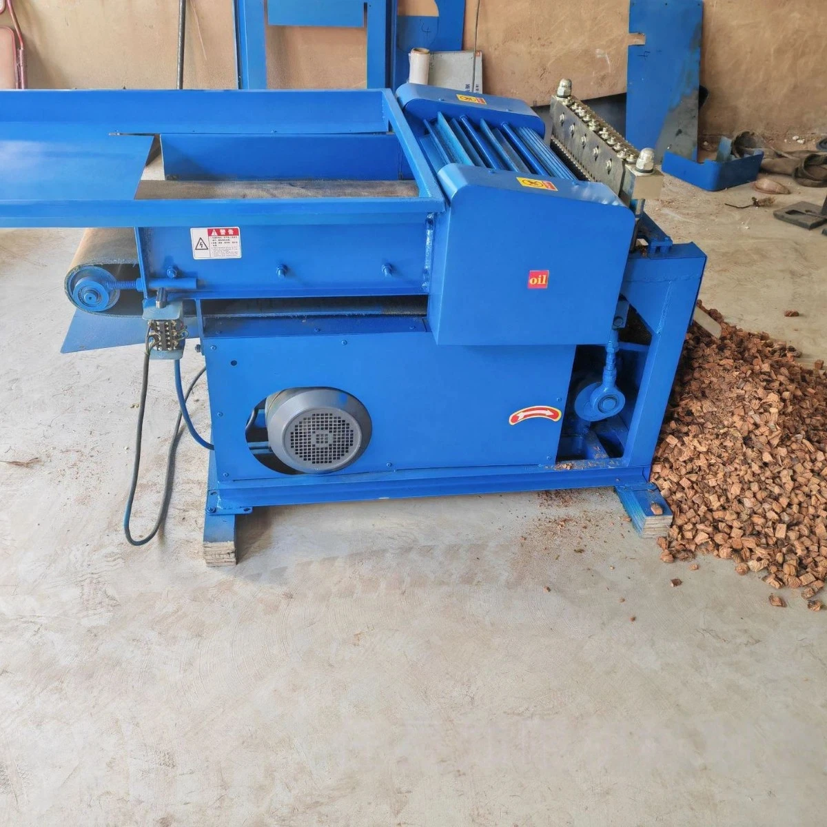 High - Output Coconut Shell Processing: Automatic Cutting, Crushing and Granulating Equipment