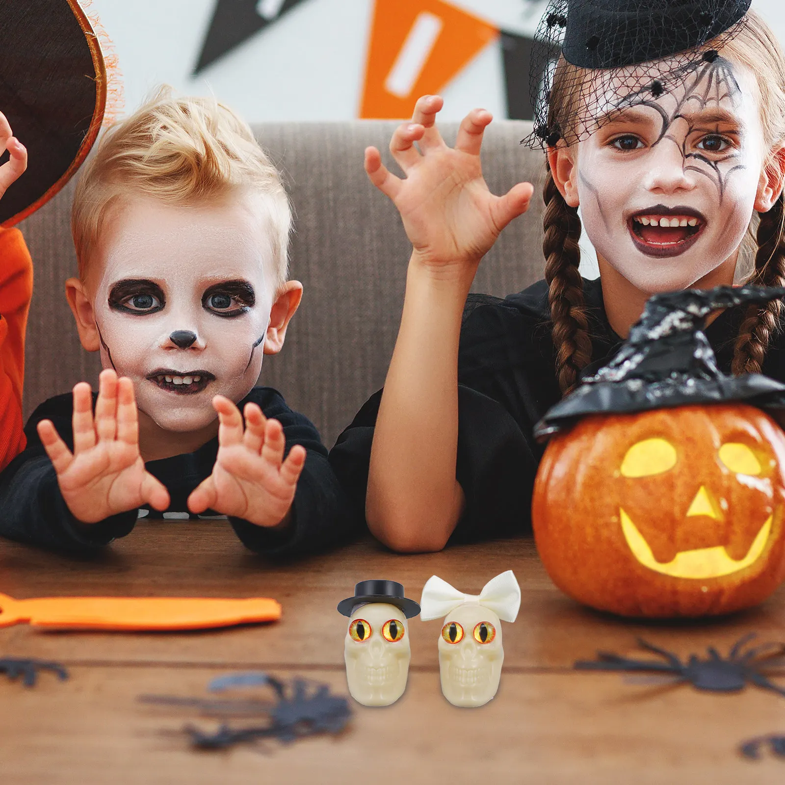 

1Pair Halloween Skull Decor Exquisite Details Fine Craftsmanship Scared Halloween Skull Mini Skulls Haunted House Layout Prop