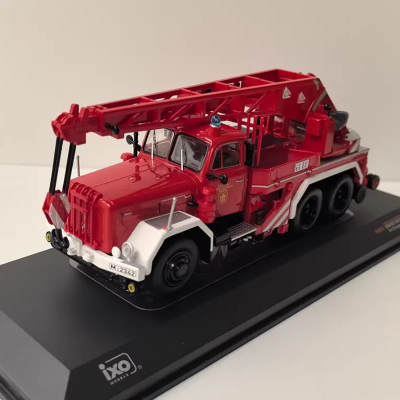 IXO 1/43 Escala URANUS KW 16 Liga modelo de motor de incêndio Coleção estática Decorado Presentes de feriado Brinquedos Lembrança Presente