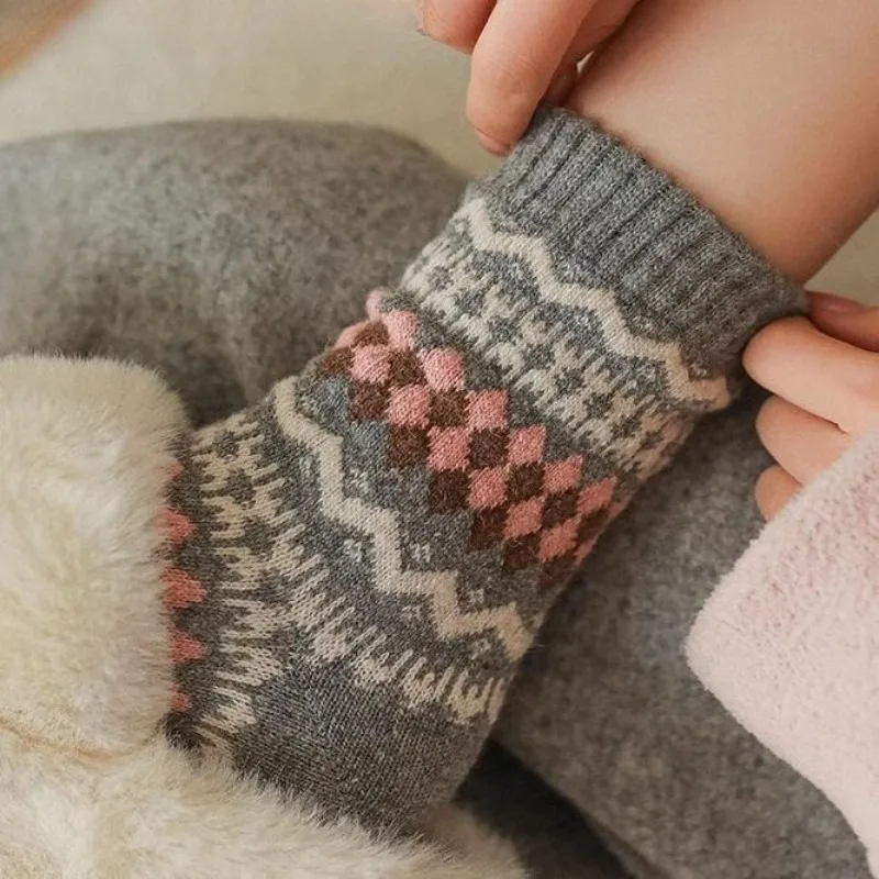 5 pares de calcetines Vintage de lana a media pantorrilla para mujer Otoño Invierno estilo étnico calcetines escolares largos y gruesos cálidos con estampado calcetines calientes acogedores 2025