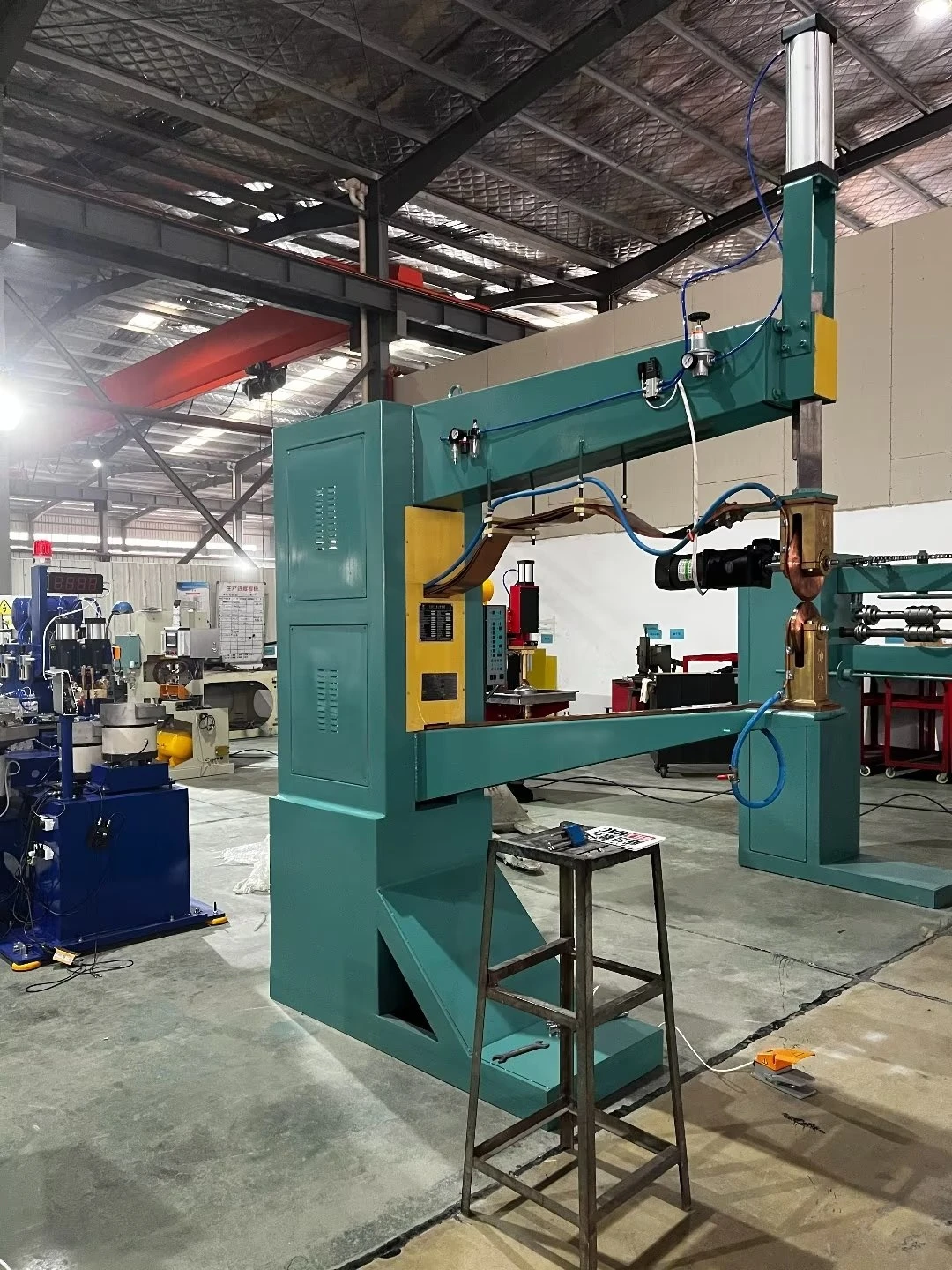 Saldatrice per cucitura verticale orizzontale con serbatoio dell'acqua in acciaio inossidabile con tutta la linea di produzione