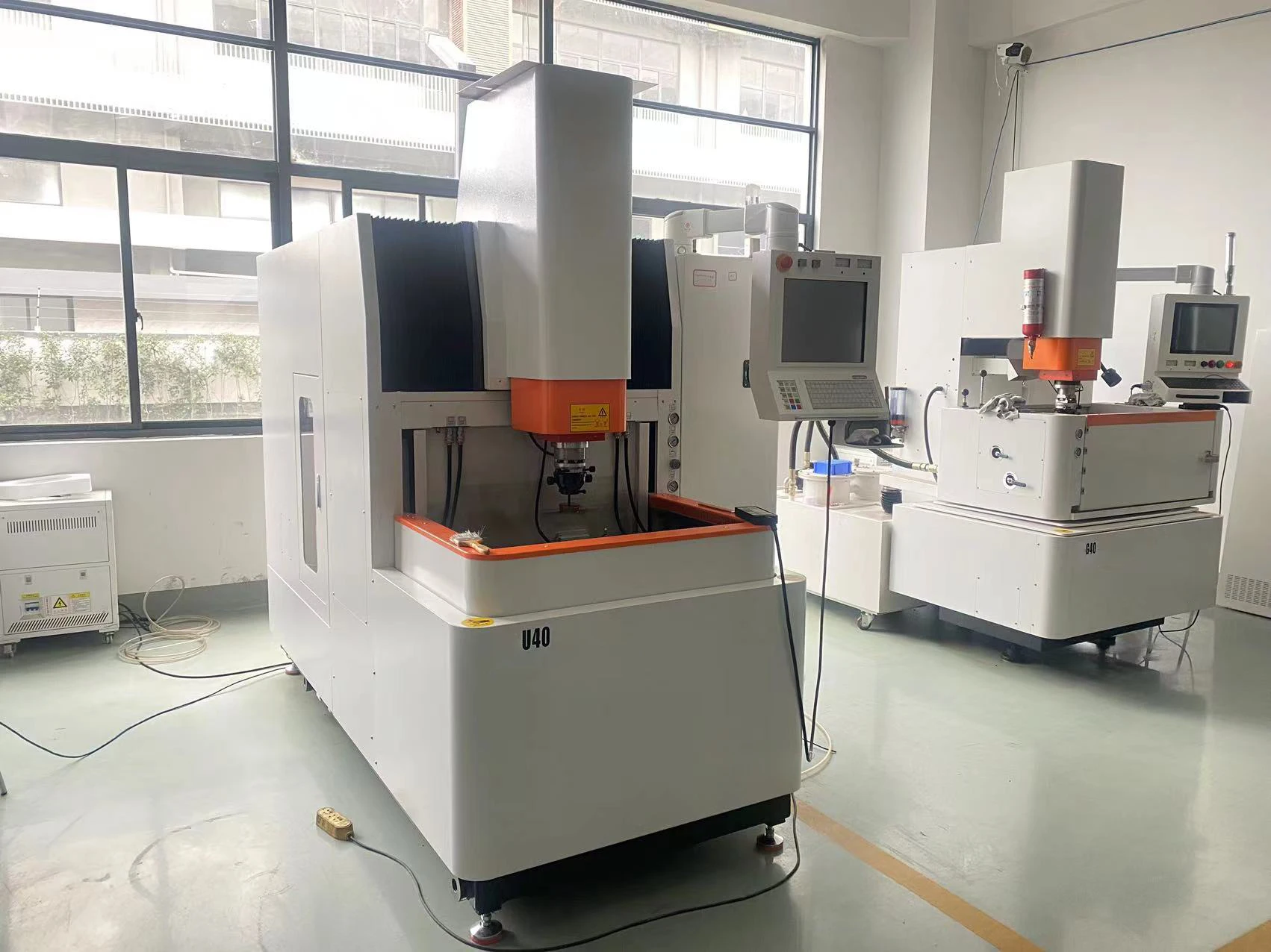 CNC Mirror Discharge Die Sinker EDM Machine U40 Edm Spark Erosion CNC Edm Molybdenum Wire Cnc Control A3-50