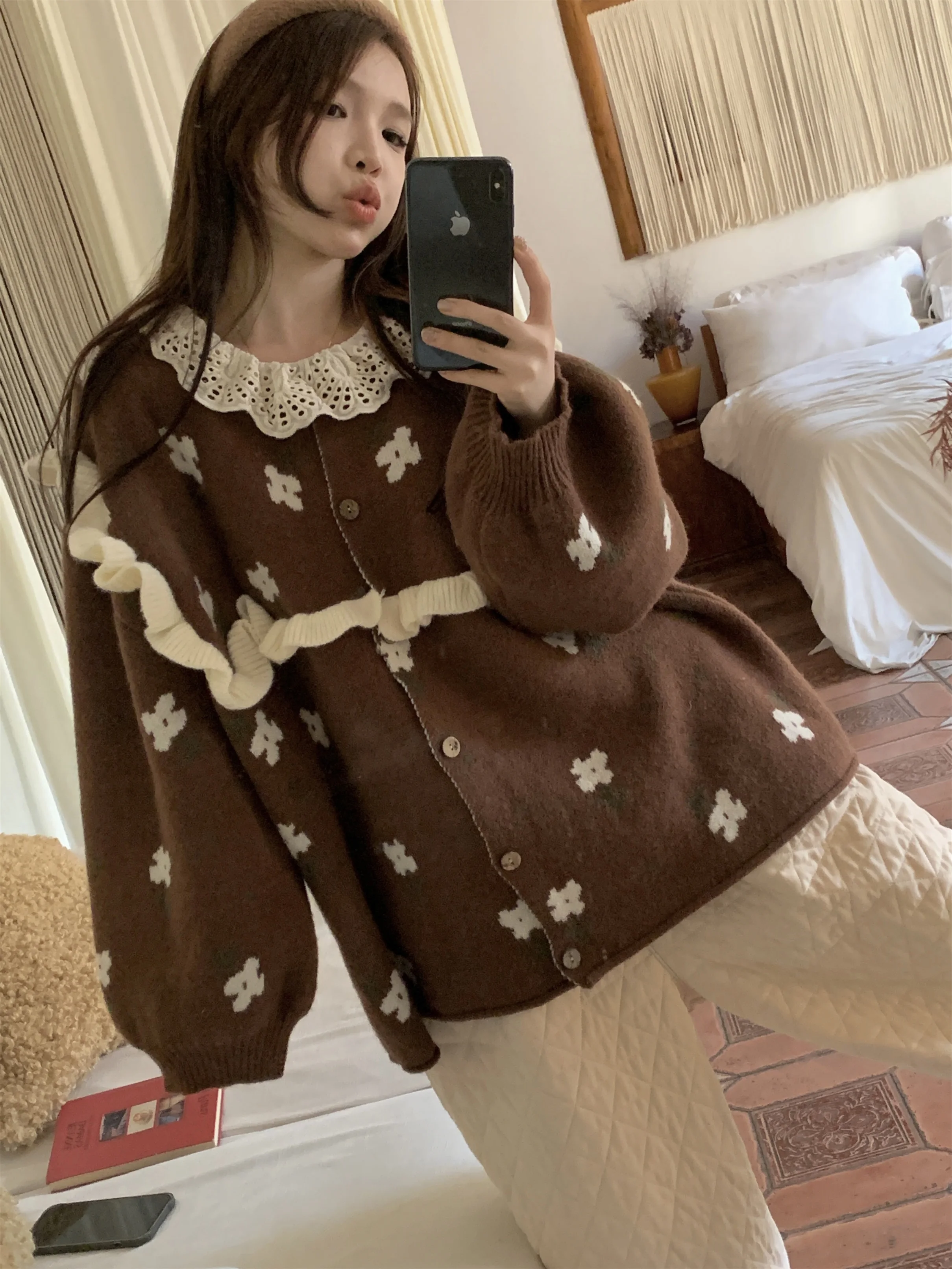 Gagarich Autumn Winter Flower Knitted Sweater 2024 New Style Lace Splicing Sweet and Lazy Japanese Versatile High End Coat