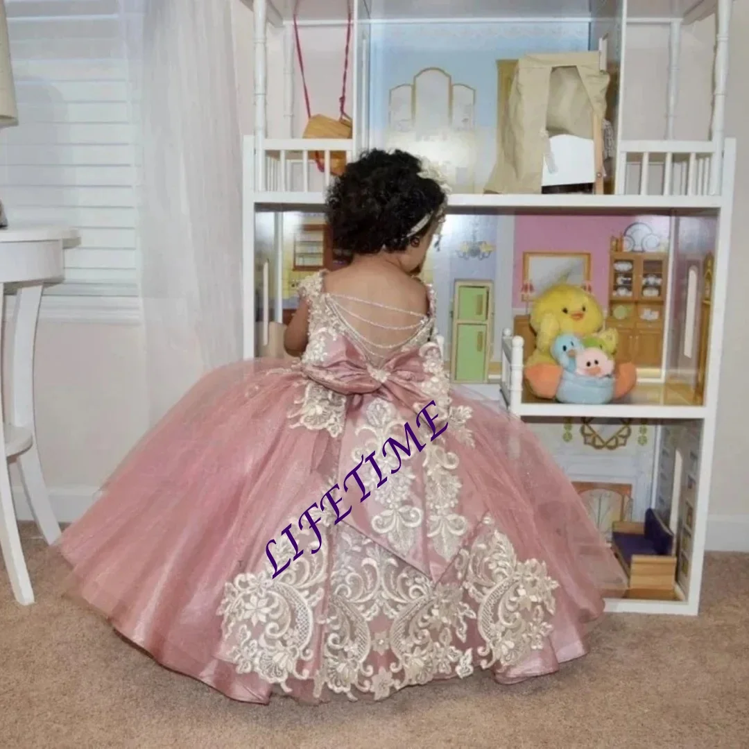 فساتين فتاة الزهور بدون أكمام لحفلات الزفاف مزينة بالدانتيل المطرز مع فيونكة الأميرة طفلة فساتين حفلات أعياد الميلاد حسب الطلب