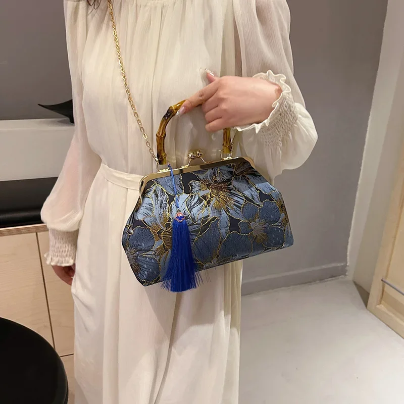 2024 New Vintage Women Designer Chain Shoulder Bags Pink Blue Crossbody Bags Tassel Handbags Flower Lock Shell Clip Small Tote