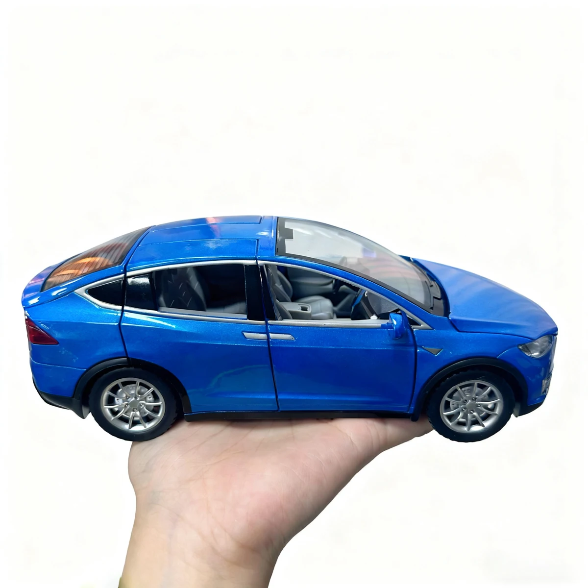 1:22 Legierungsdruckguss-SUV-Automodell-Spielzeug für Jungen, kreatives Geschenk für Autoliebhaber, Ausstellungskollektion mit Ton und Licht, zurückziehbare Aktion, Türen zu öffnen, Geschenk