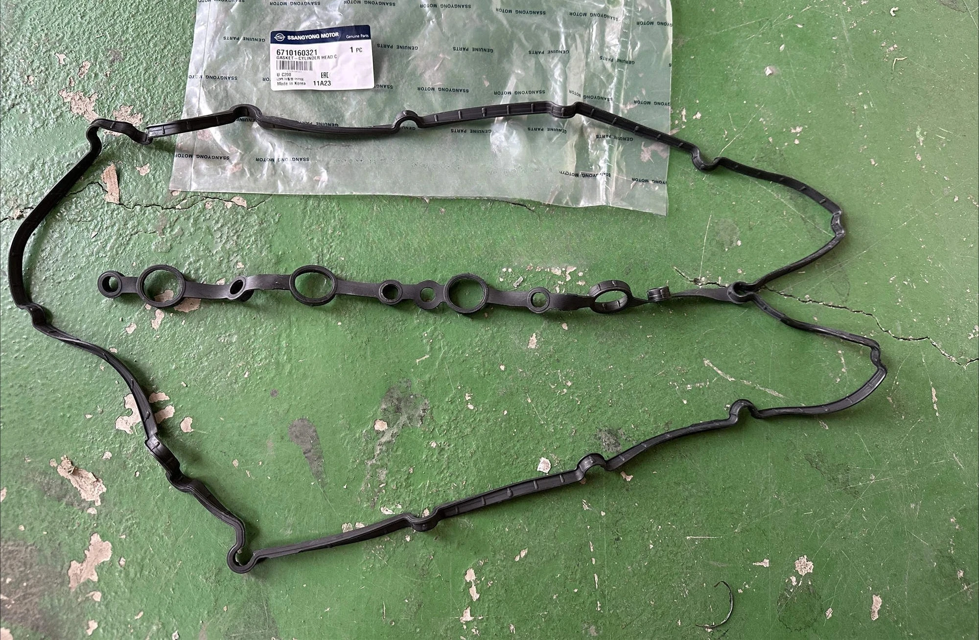 

Original imported valve cover gasket, brand new valve cover gasket