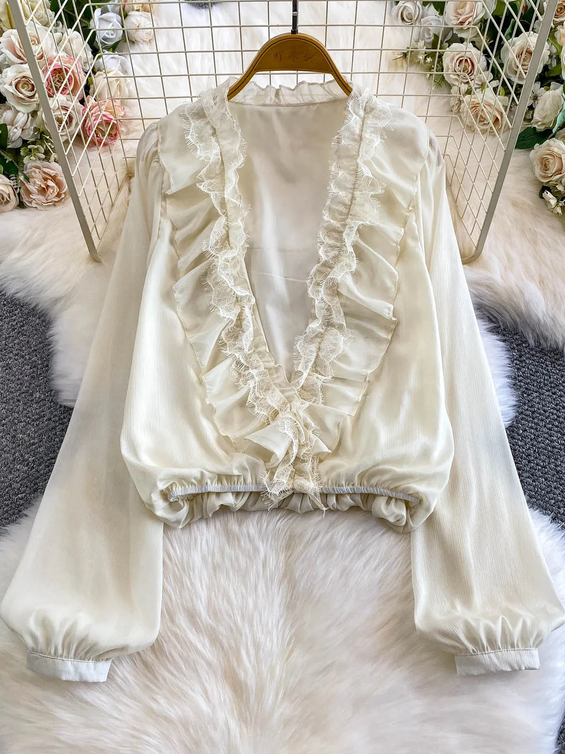 Blus Wanita Model V-Ne dengan Renda, Bahan Chiffon Tipis untuk Musim Panas, Gaya Korea, Cocok untuk Kerja, Panjang Sedang, Berwarna