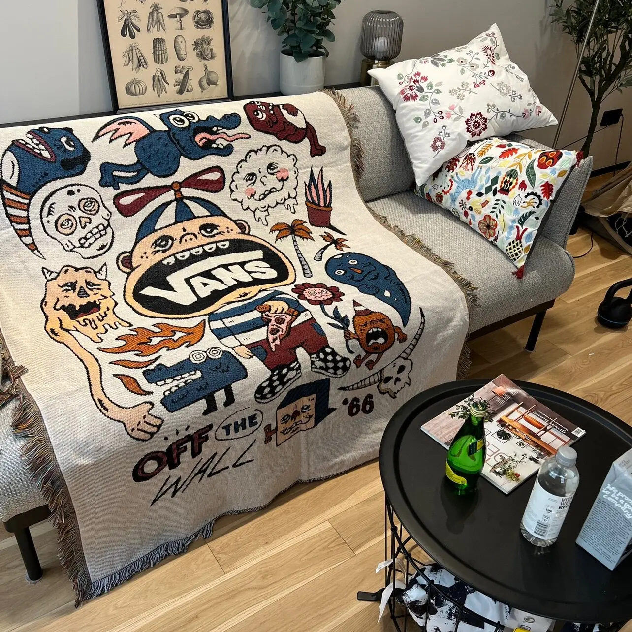 

Vintage Vans Cartoon Tassel Throw Blanket Multi-use Simple Stylish Tiger Bear Duck Dog Sofa Bed Blanket Streetwear Wall Hanging