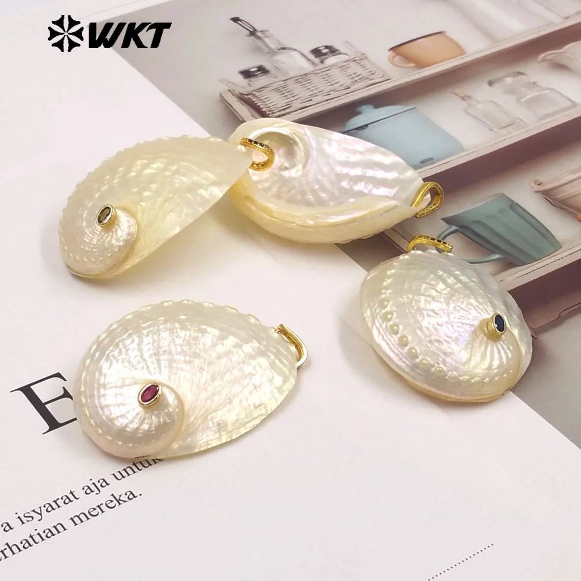 

WT-JP498 Wonderful Trendy Natural Trumpet Setting In Zircon Gold Charm Pendants As Women Summer Series Necklace Accessory