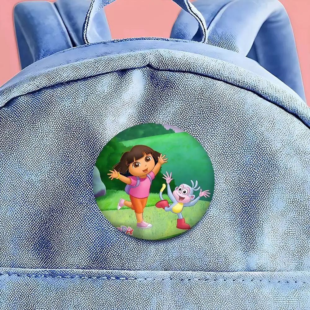 شارات كارتون دورا-the-Explorer 32/44/58 مللي متر دبابيس مستديرة دبابيس مصنوعة يدويًا لحقيبة الظهر إكسسوارات مجوهرات هدايا شارة إبداعية