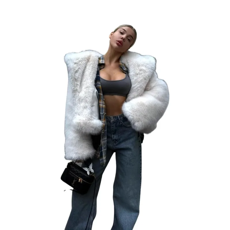 معاطف شتوية فاخرة بتصميم شتوي لعام 2025 معطف فرو بياقة كبيرة معطف رائع للفتيات أنيق ماركة Ins مدون موضة سترة من فرو الثعلب المزيف معطف نسائي