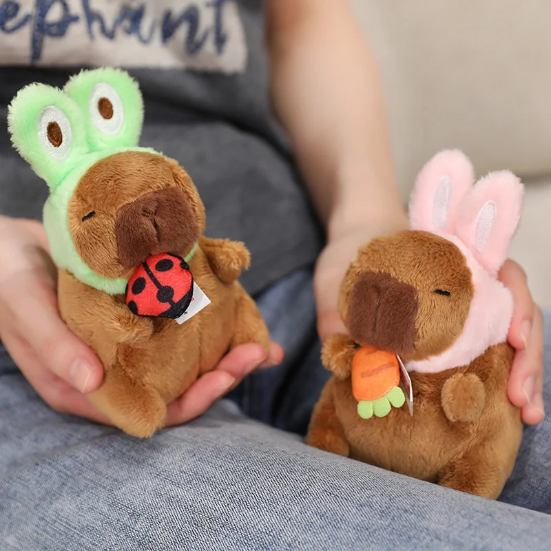 

Милая плюшевая игрушка капибары со шляпой, имитация куклы капибары, маленький размер, сумка с мягкими животными, кулон, подарок ﻿