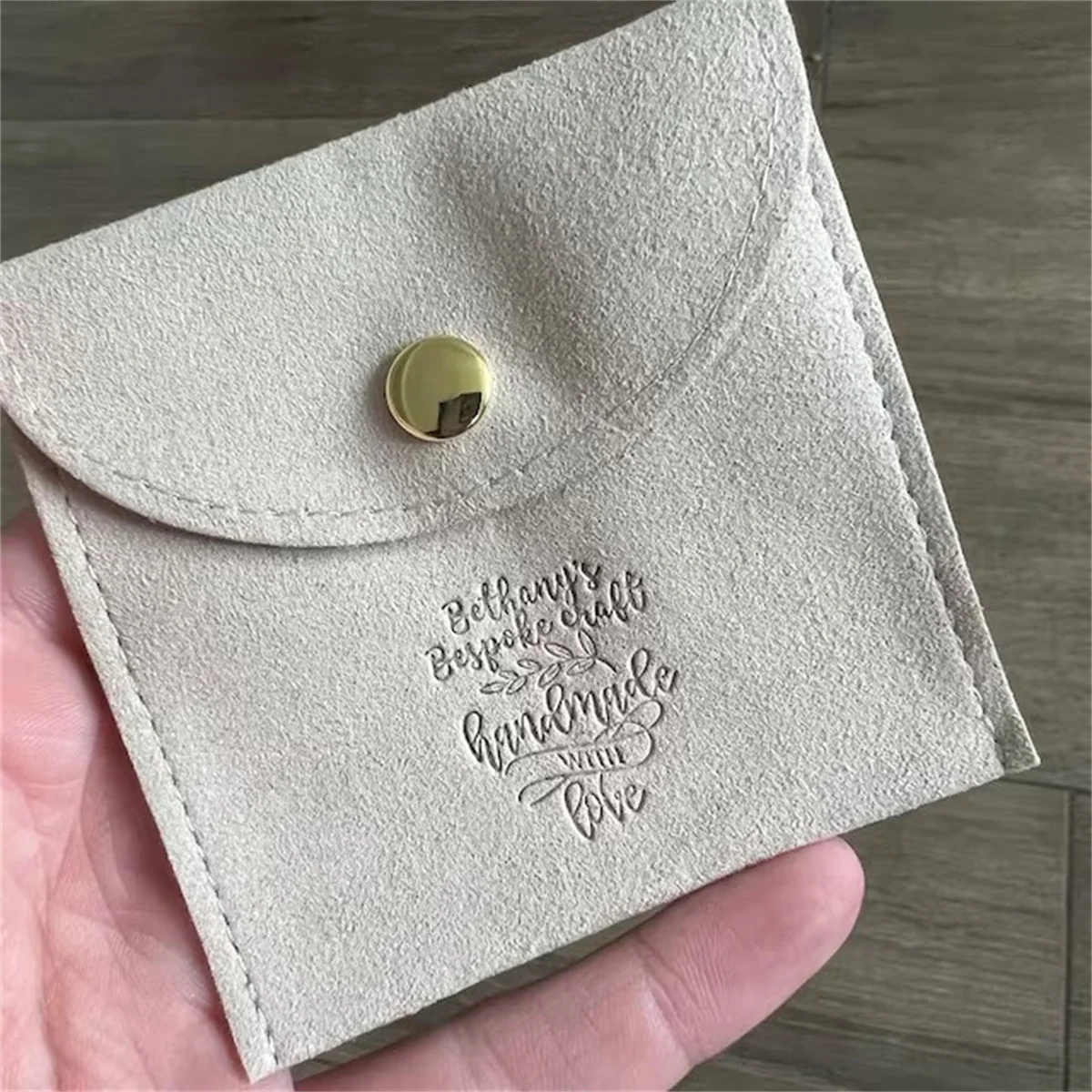 Logotipo personalizado Microfiber Snap Button Jewelry Bag, Brincos Anel Embalagem, Presente de casamento, Atacado, Bolsa de Natal, 50 Pcs, 100Pcs