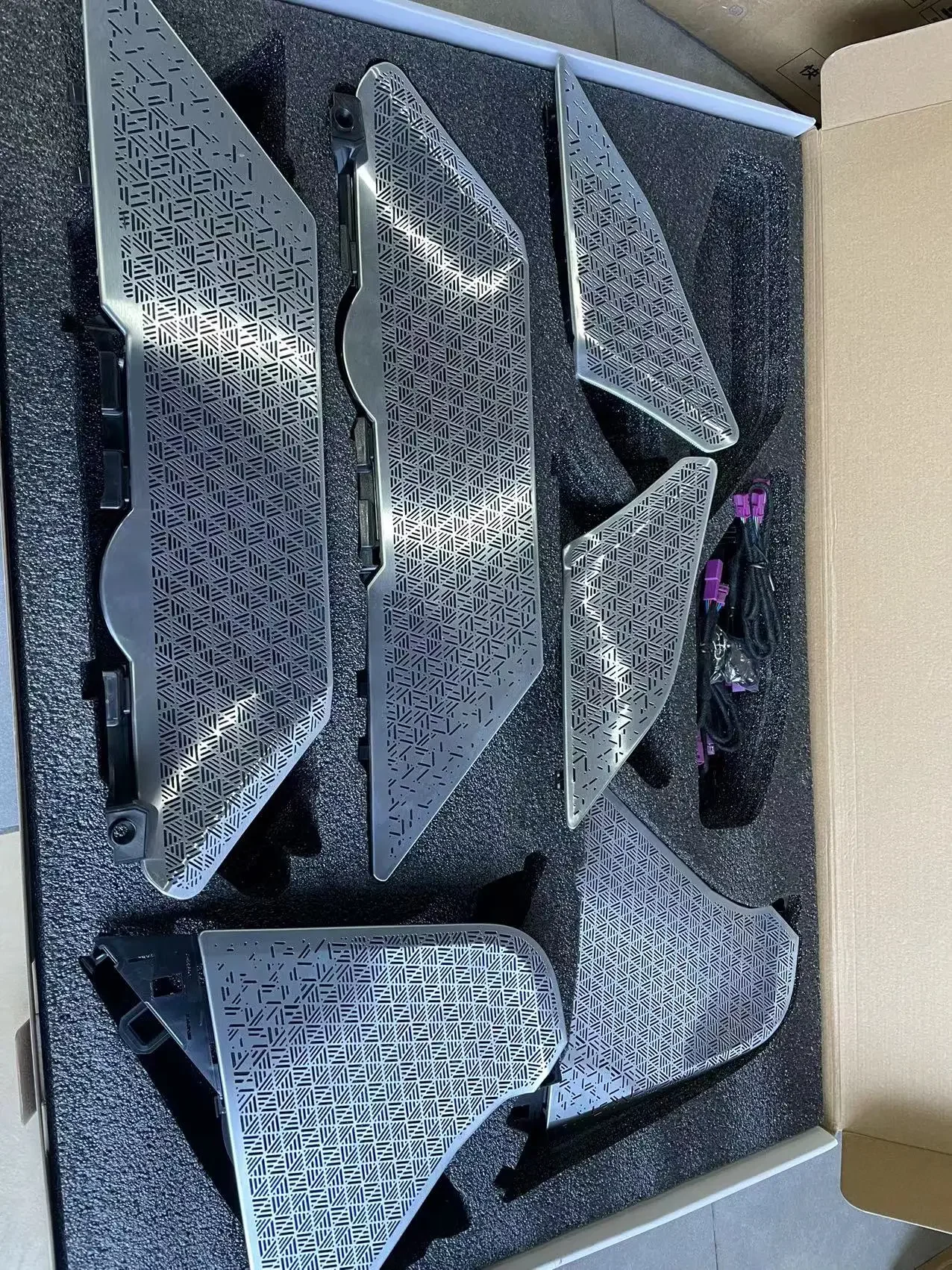 7 Series Luxury Car Door Speaker Horn Cover Trim Metal Interior Accessories Car Horn Cover