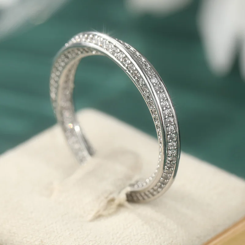 Exquisiter Micro-Pavé-Ring mit weißen Zirkonia für Damen, ästhetisch, silberfarben, geometrisch, für den Alltag, Partyschmuck, Jubiläumsgeschenk – Detail 4