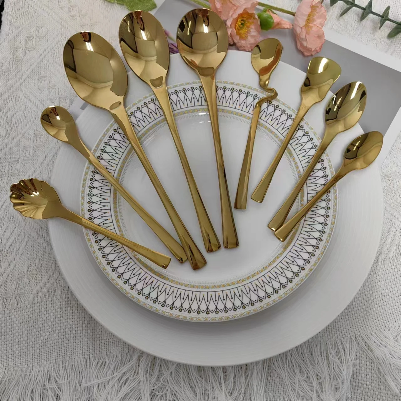 

135pcs Luxury Stainless Steel Cutlery Set with Leather Case