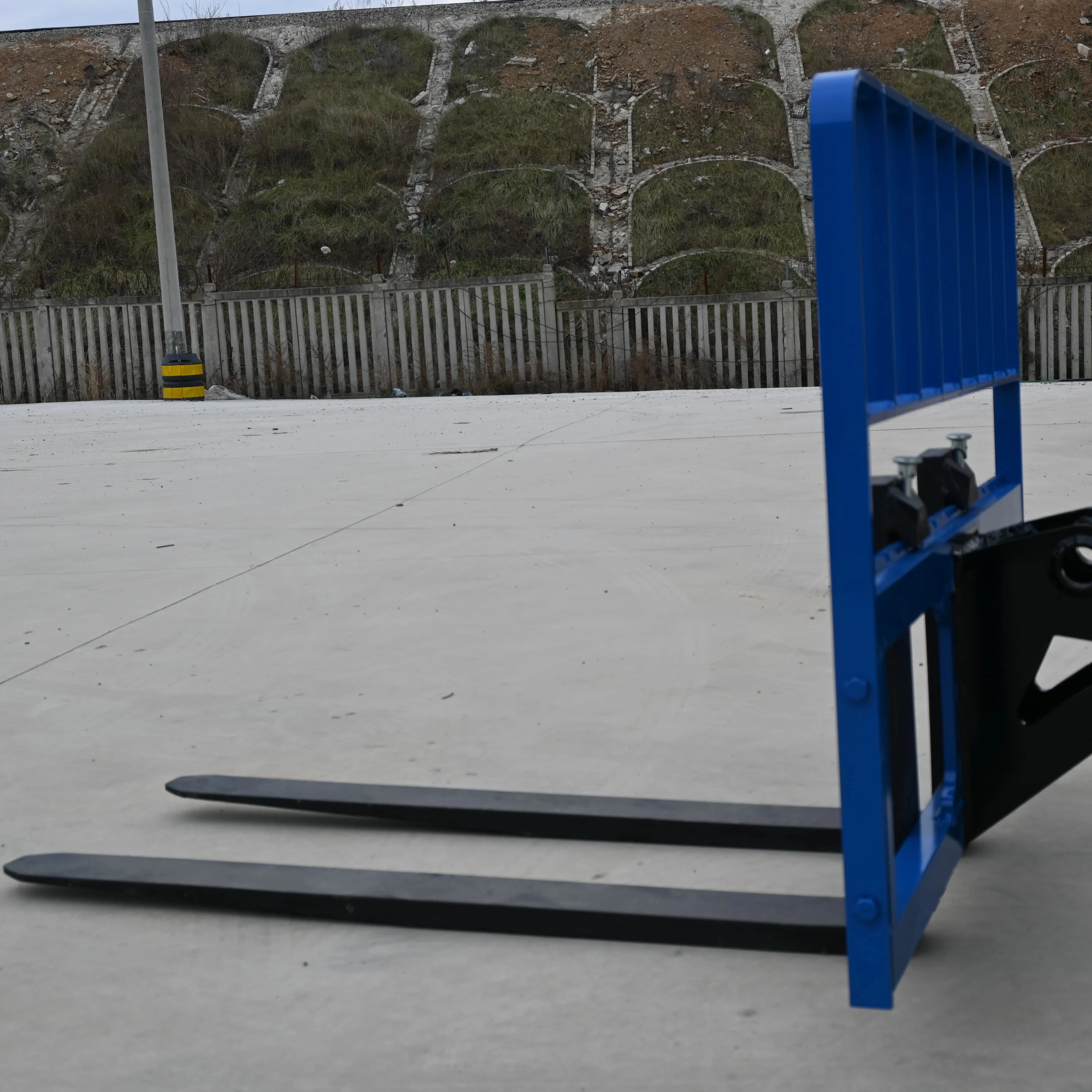 

Excavator Pallet Forks Hydraulic Forklift Attachment for Construction