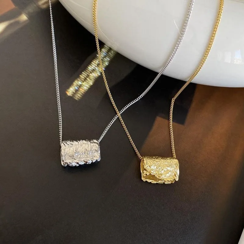 

Vintage simple style pleated texture square necklace light luxury exquisite pendant suitable for wedding party women's jewelry