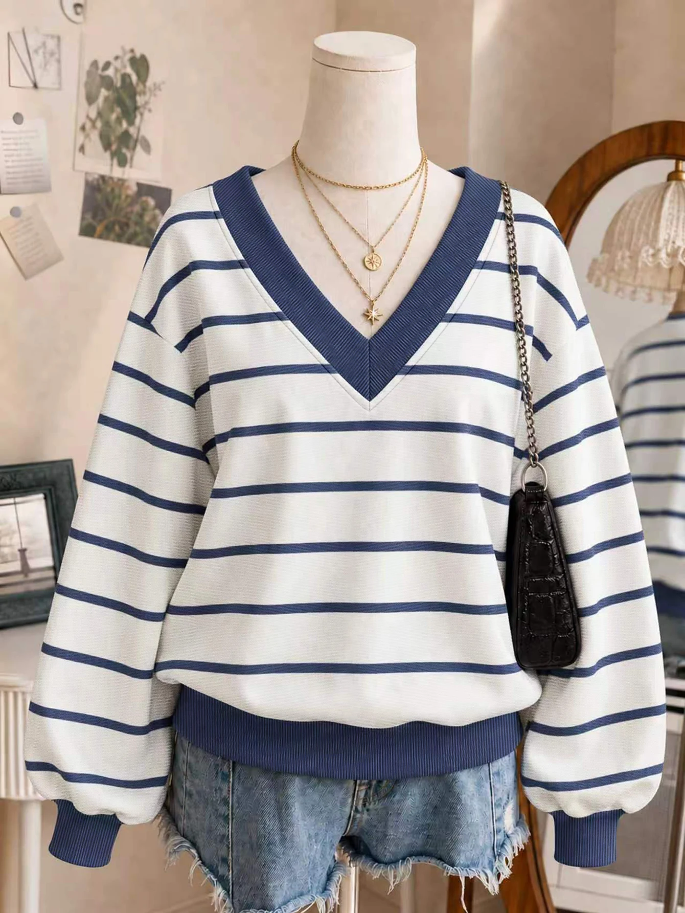 Ladies' Autumn-Winter 2026 New Blue-Striped Hoodie, Comfortable Casual Streetwear Fashion Women's Jacket.
