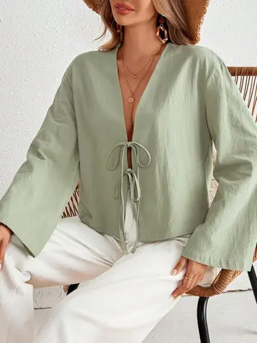 Imagen 2 del producto Camisa Sexy con cordones y agujeros para mujer, Tops holgados lisos con cuello en V y manga acampanada, blusas cortas informales a la moda para mujer 2024