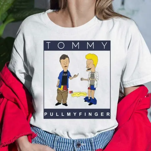 Tommy Pulls My Finger on تي شيرت بنمط مطبوع مثير للاهتمام، فضفاض ومريح بأكمام قصيرة لكل من الرجال والنساء #1