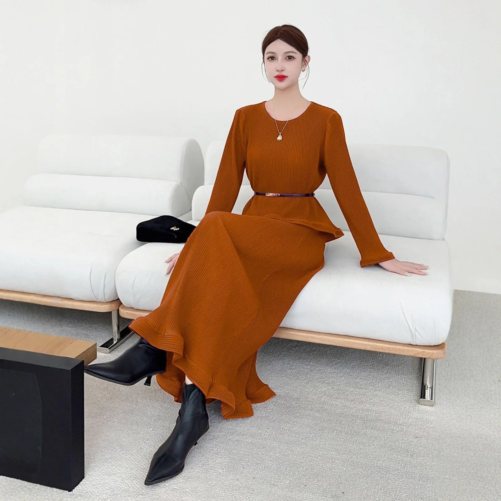 

Miyake Pleated Lotus Leaf Lace Waist Cinching Set for Women's Casual Commuting Pleated Clothes, Simple and Elegant Two-piece Set