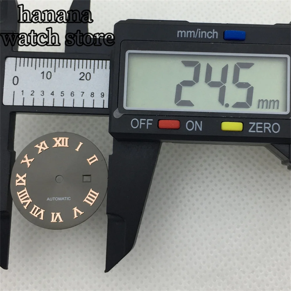 قرص NH05 للسيدات مقاس 24.5 ملم باللون الأسود والذهبي والوردي ومينا للتعرض اليومي باللون الأبيض اللامع مع مؤشر روماني يدوي مناسب لحركة NH05