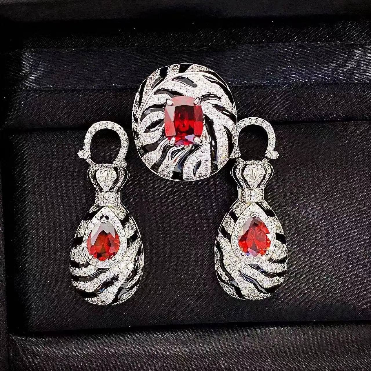 Babylonian pomegranate ruby water drop earrings Cheetah curved zircon ring