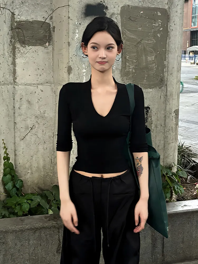 

American Style Sexy Black V-Neck Mid-Sleeve T-Shirt Women's Slimming Design Spring Fashionable Breathable Short Sleeve Top