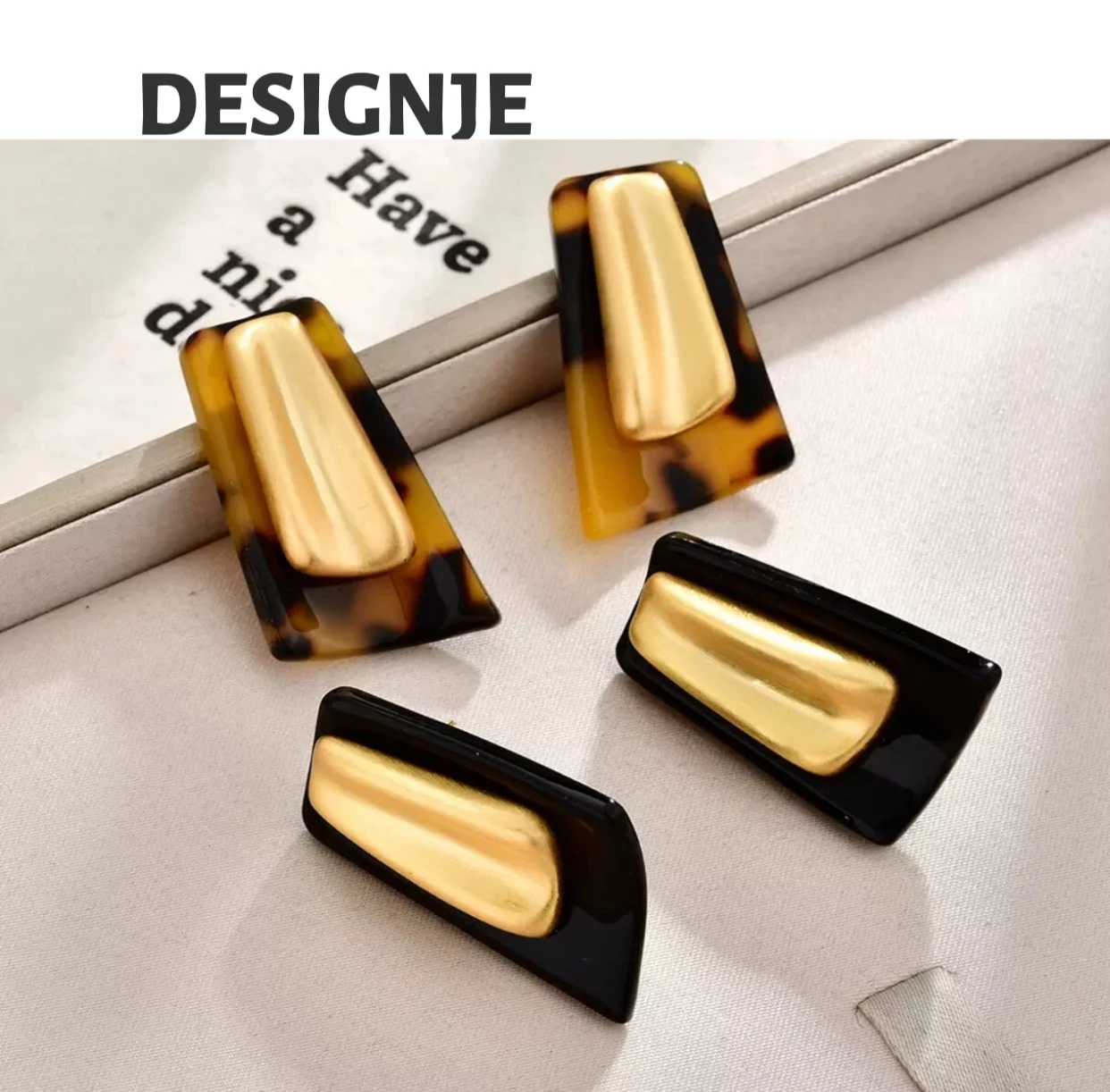 

[Personality] Korean-style color-contrast geometric leopard print golden wire earrings, elegant, luxurious design, retro earring