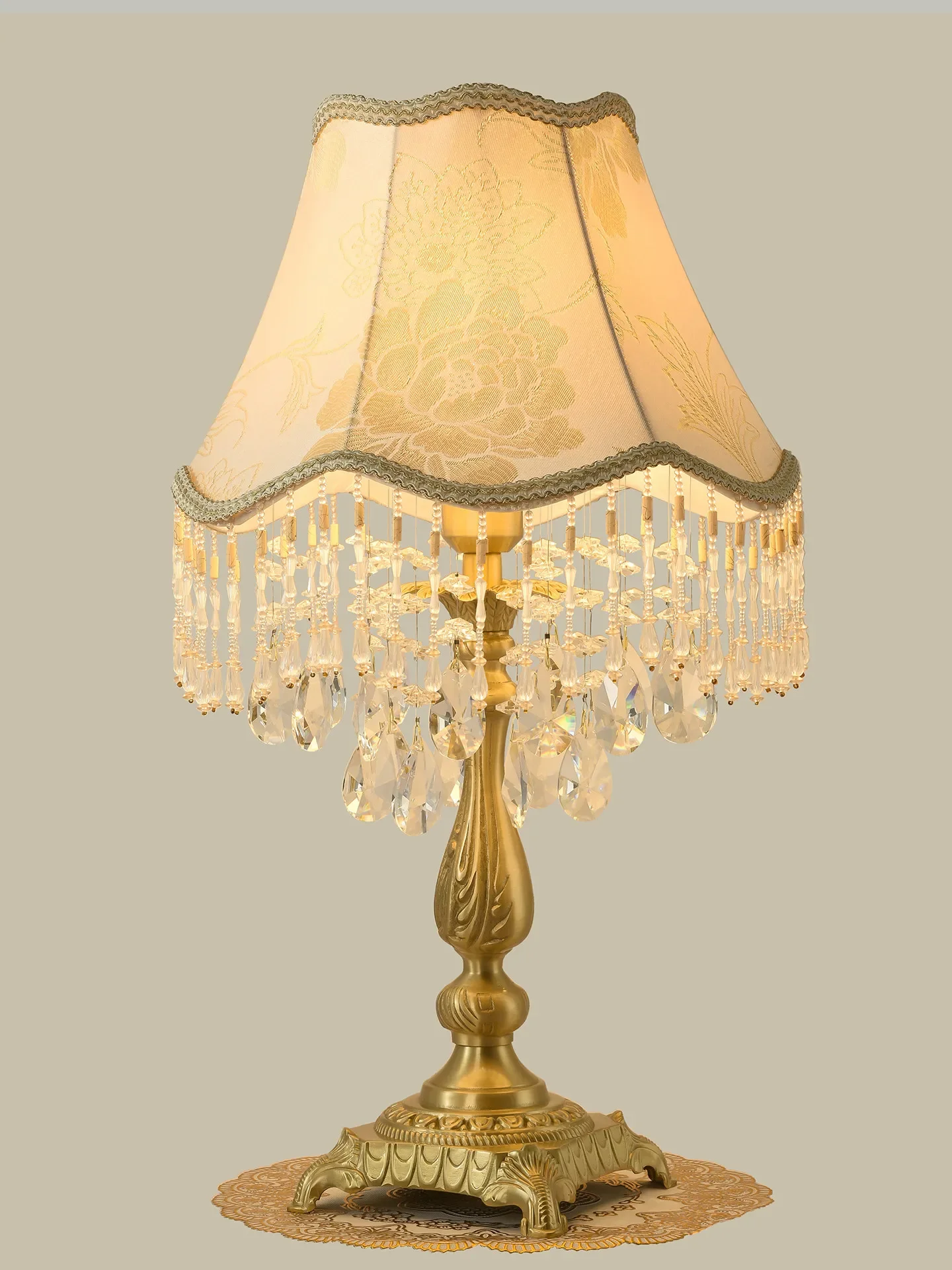 All-copper American bedroom table lamp bedside lamp French living room European crystal high-end high-value retro small table