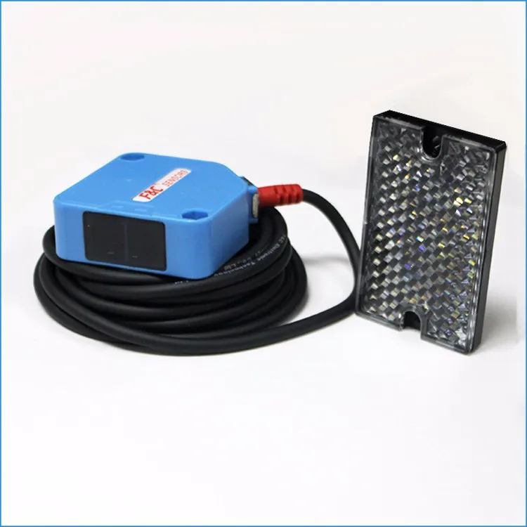 Capteur photoélectrique carré régressif réfléchissant 24Vdc NPN NO/NC avec réflecteur