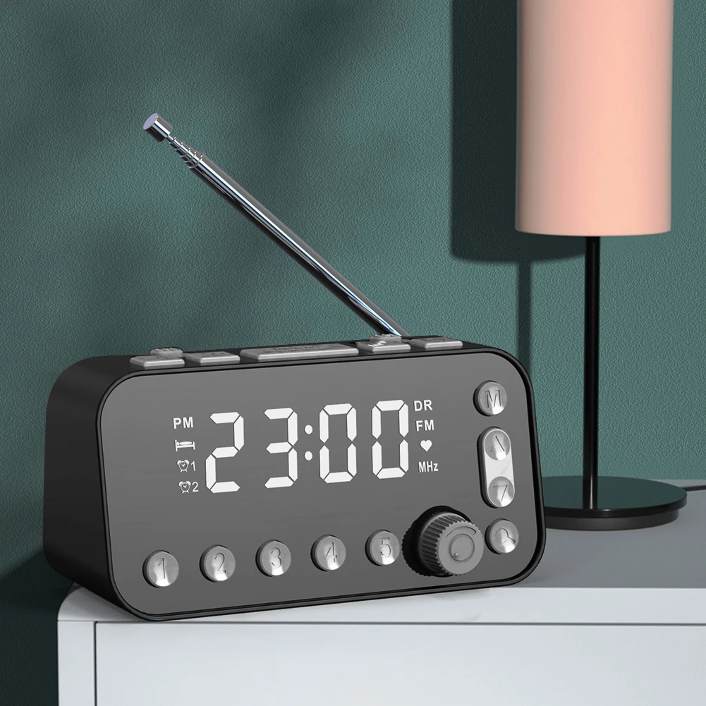 ساعة منبه رقمية لسطح المكتب مقاس A1 مع منفذ شحن USB مزدوج وراديو FM DAB وشاشة LED كبيرة لسهولة عرض الوقت