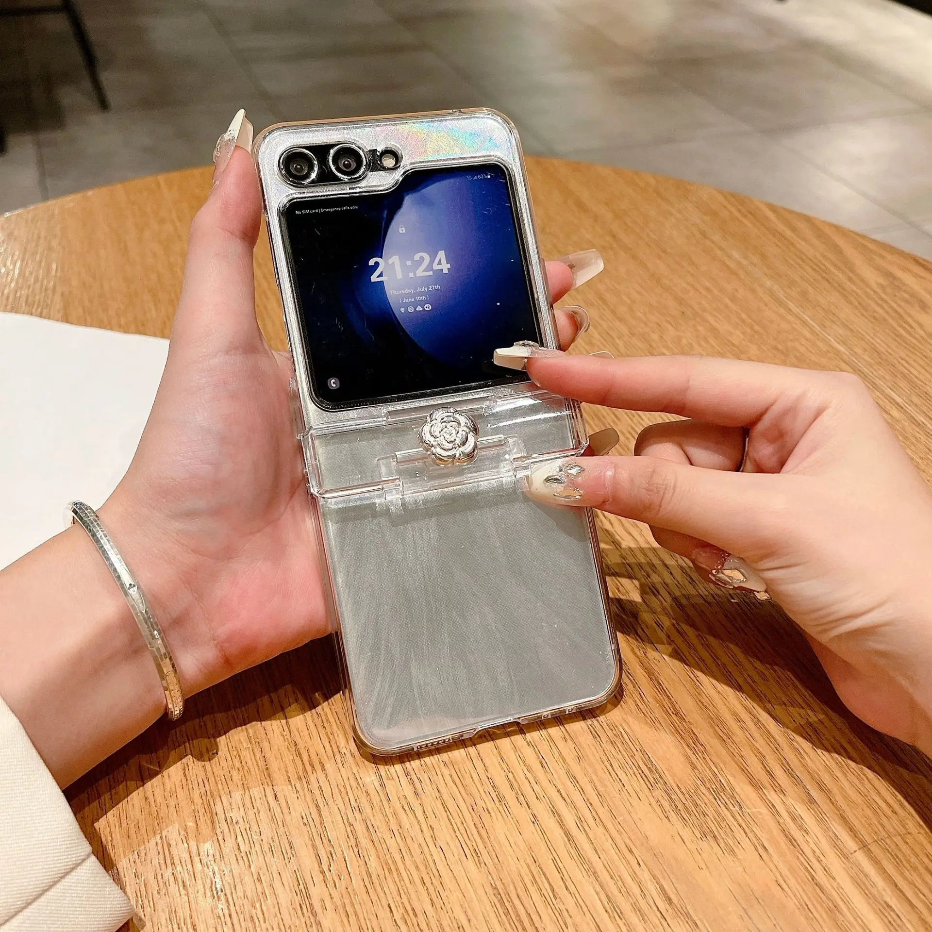 

Flower Silver Chain Phone Case for Samsung Galaxy Z Flip 7 6 5 4 Protective Back Cover for ZFlip5 ZFlip6 ZFlip7 Case Shell