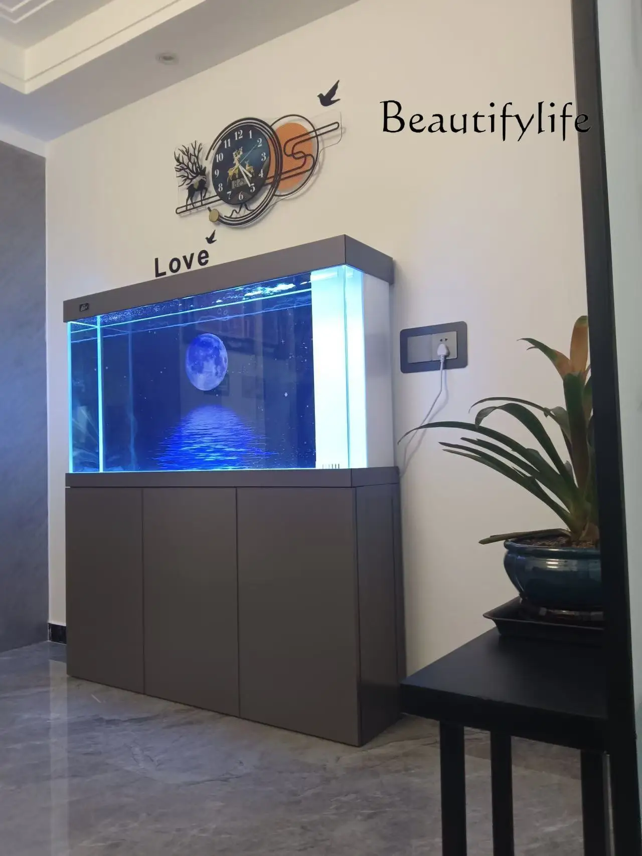 مرشح سفلي كبير باللون الأبيض للغاية، خزان أرضي منزلي، شاشة تقسيم مدخل غرفة المعيشة، خزان الأسماك