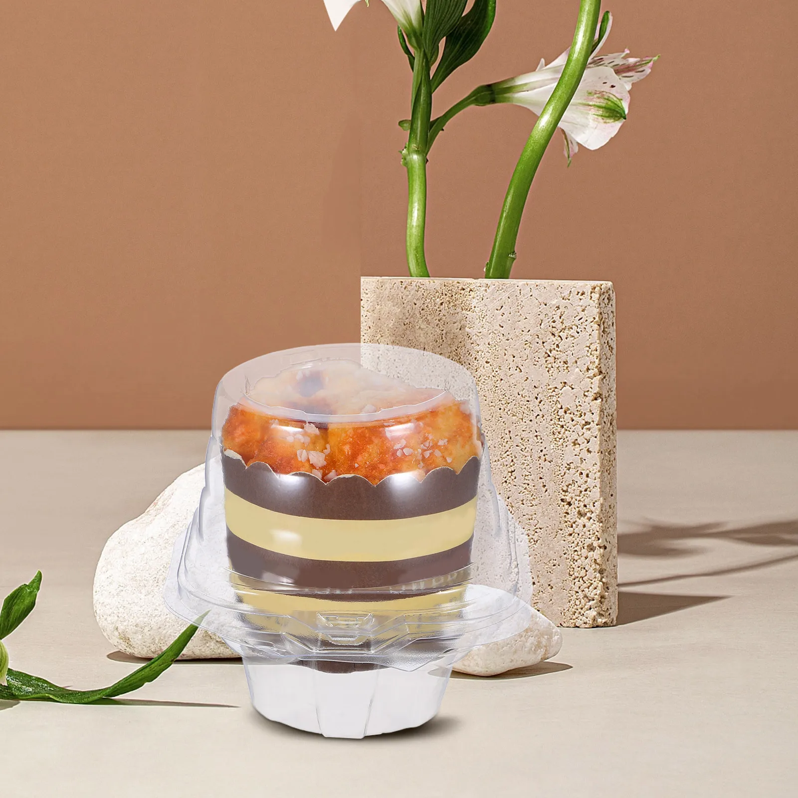 50 szt. Pojedynczych pojemników na babeczki z przezroczystą plastikową pokrywką kopułkową, pudełka do układania w stosy, pojemniki na ciasta na wesela, przyjęcia i imprezy.