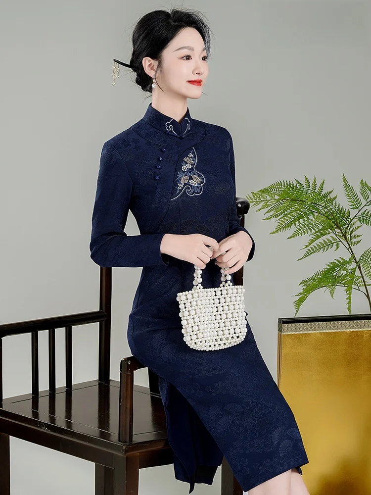

Xiu Guan Tang Winter New Sle Blue Embroidered Floral T Top Long Sve Low Slit Qipao Dr for Women Daily Wear