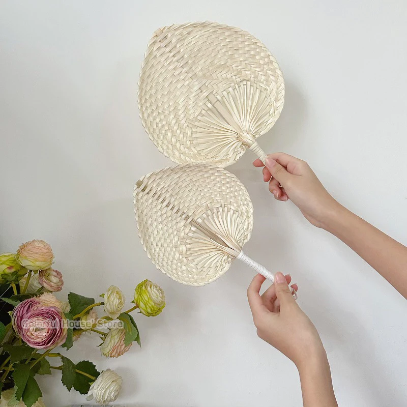 

Natural Bamboo And Rattan Fans Handwoven Palm Leaf Pattern Heart-Shaped Woven Fan Summer Cooling Fan Wedding Gift Home Decoratio