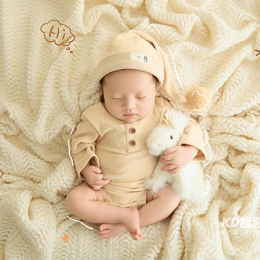 Minimalist Neutral Newborn Photo Props Set Baby Romper+sleeping Hat Plush Animal Props for Studio Baby First Photoshoot Memories